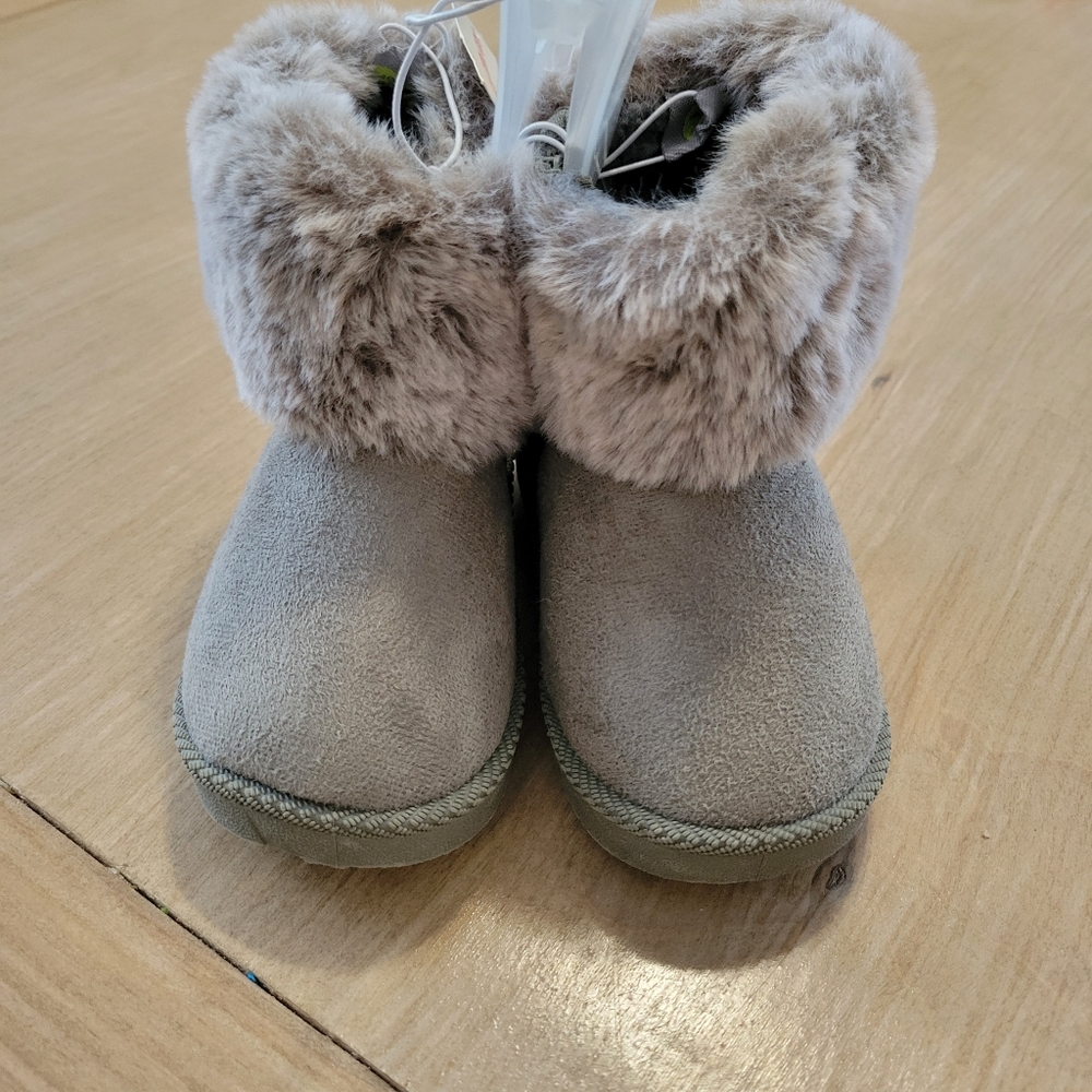 NWT Stepping Stones Gray Faux Fur Baby Boots Size 5 - Picture 3 of 5